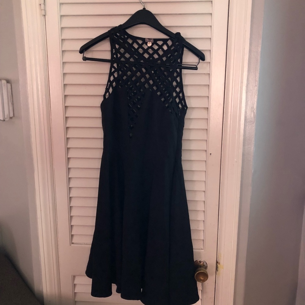 Black sleeveless dress